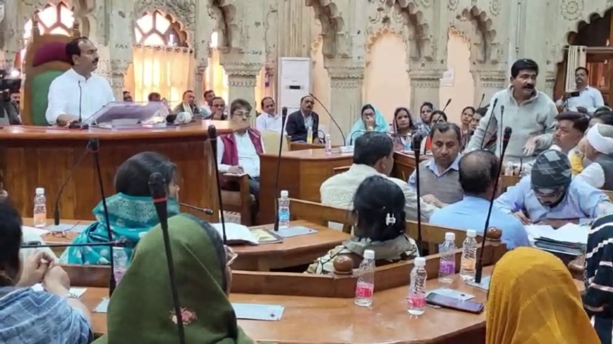 Gwalior News: निगम परिषद की बैठक में हंगामा, नेता प्रतिपक्ष बोले- सदन में पार्षदों की आवाज को दबाया जा रहा 