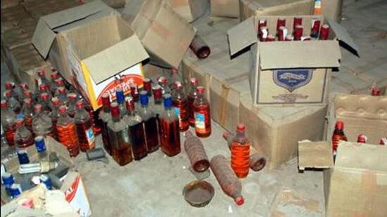पंजाब : जहरीली शराब का गोरखधंधा, एक और बड़ा रैकेट पकड़ाया… पुलिस पहुंची सतलुज दरिया के बीच