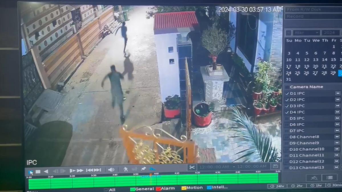 सांसद का घर भी सुरक्षित नहीं ? भाजपा प्रत्याशी संतोष पांडेय के घर में घुसा चोर, ड्यूटी पर तैनात गार्ड ने दौड़ाया तो उल्टे पांव भागा, देखिए VIDEO