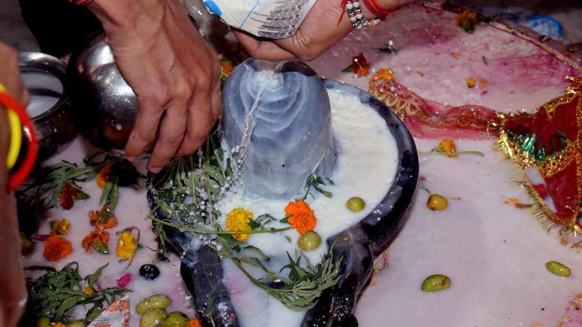 Mahashivratri 2024 : शिव जी की पूजा के दौरान भूलकर भी उन्हें न चढ़ाएं ये चीजें…