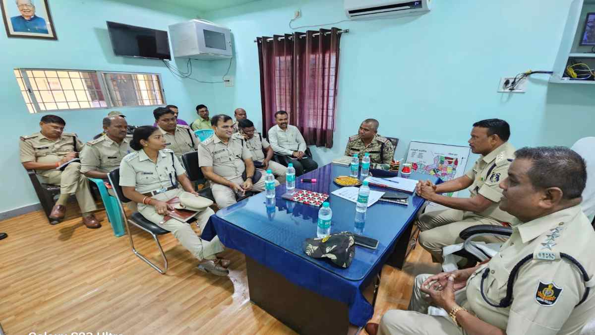 छत्तीसगढ़-ओडिशा पुलिस ने शांति से चुनाव कराने की बनाई रणनीति, सीमा पर पैनी नजर, तीसरी आंख से भी कर रहे निगरानी