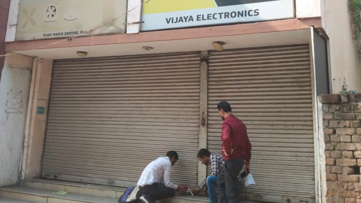 संपत्ति कर अदा नहीं करने पर रायपुर निगम ने सील किया दुकान, अन्य बकायादारों के लिए बजी खतरे की घंटी…
