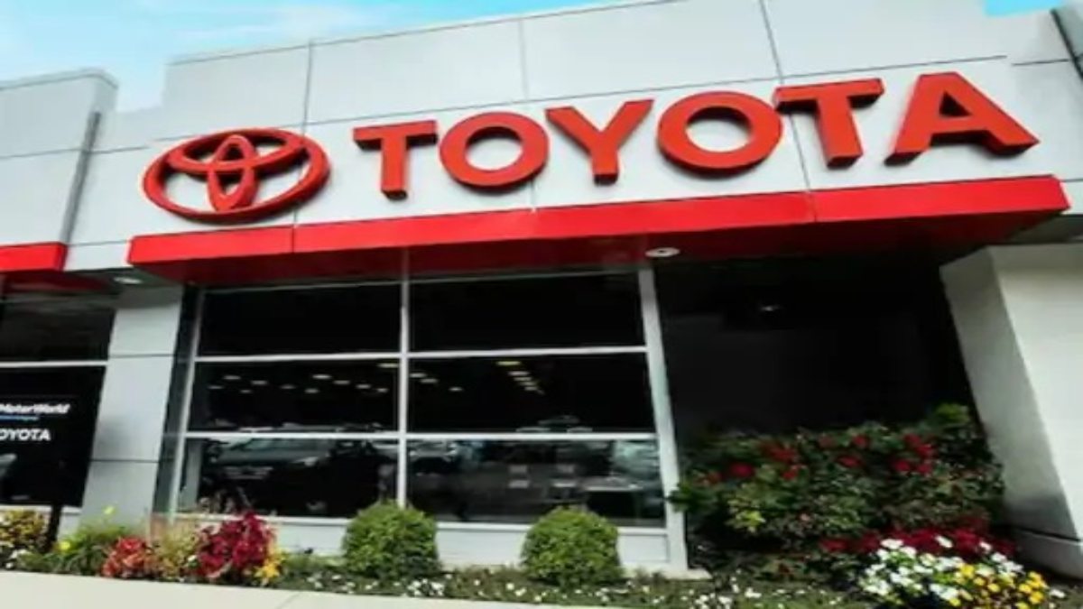 Toyota Cars Expensive : 1 अप्रैल से टोयोटा की कारें हो जाएंगी मंहगी, जानिए कितने प्रतिशत बढ़ेगी कीमत