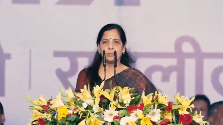 दिल्ली में चुनाव प्रचार की कमान संभालेंगी सुनीता केजरीवाल