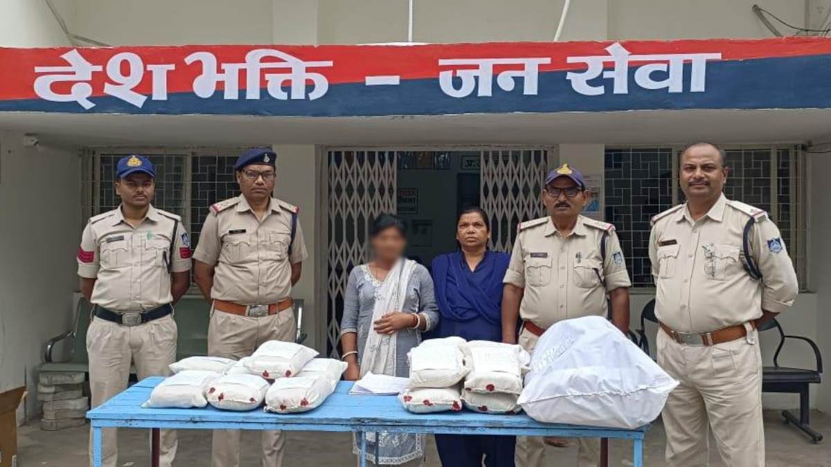 डेढ़ लाख के गांजे के साथ महिला गिरफ्तार: ट्रॉली बैग के जरिए कर रही थी तस्करी, पुलिस ने बस स्टैंड में पकड़ा