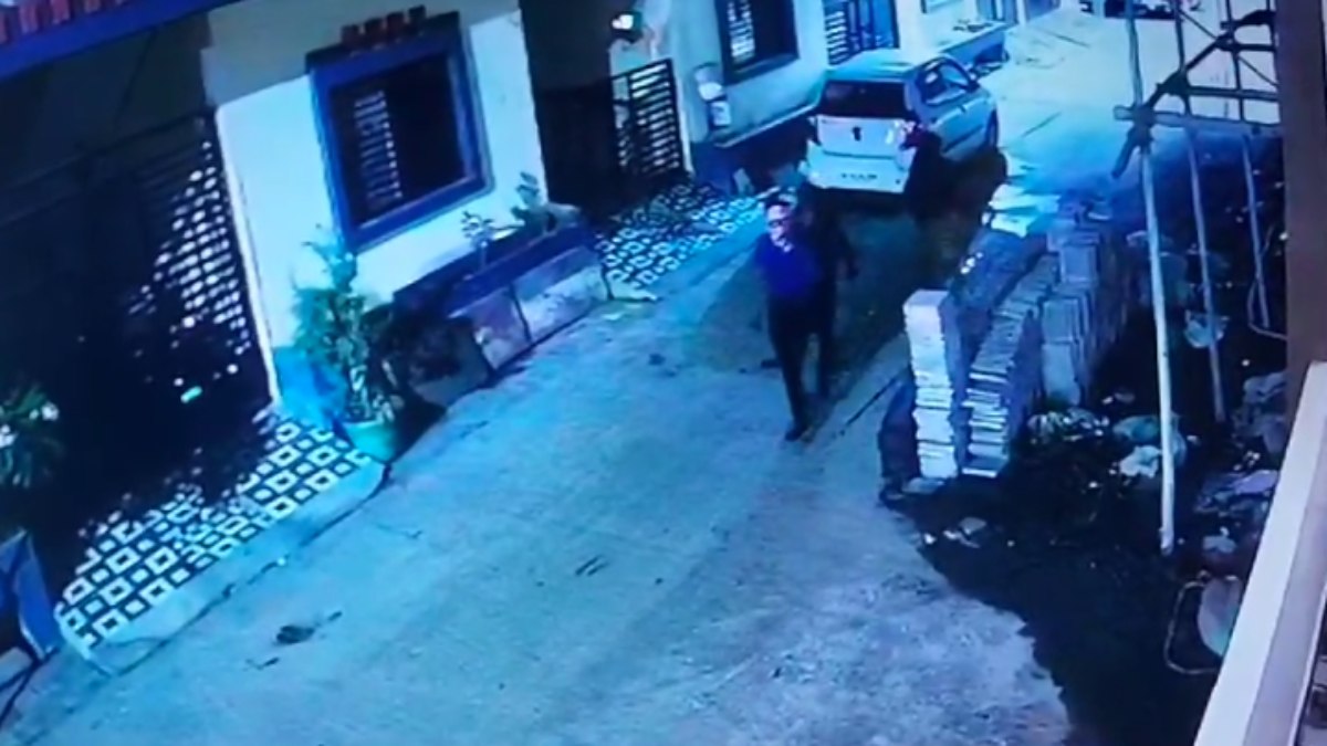 सूने मकान में चोरों ने बोला धावा: लाखों का सामान किया पार, वारदात CCTV में कैद 