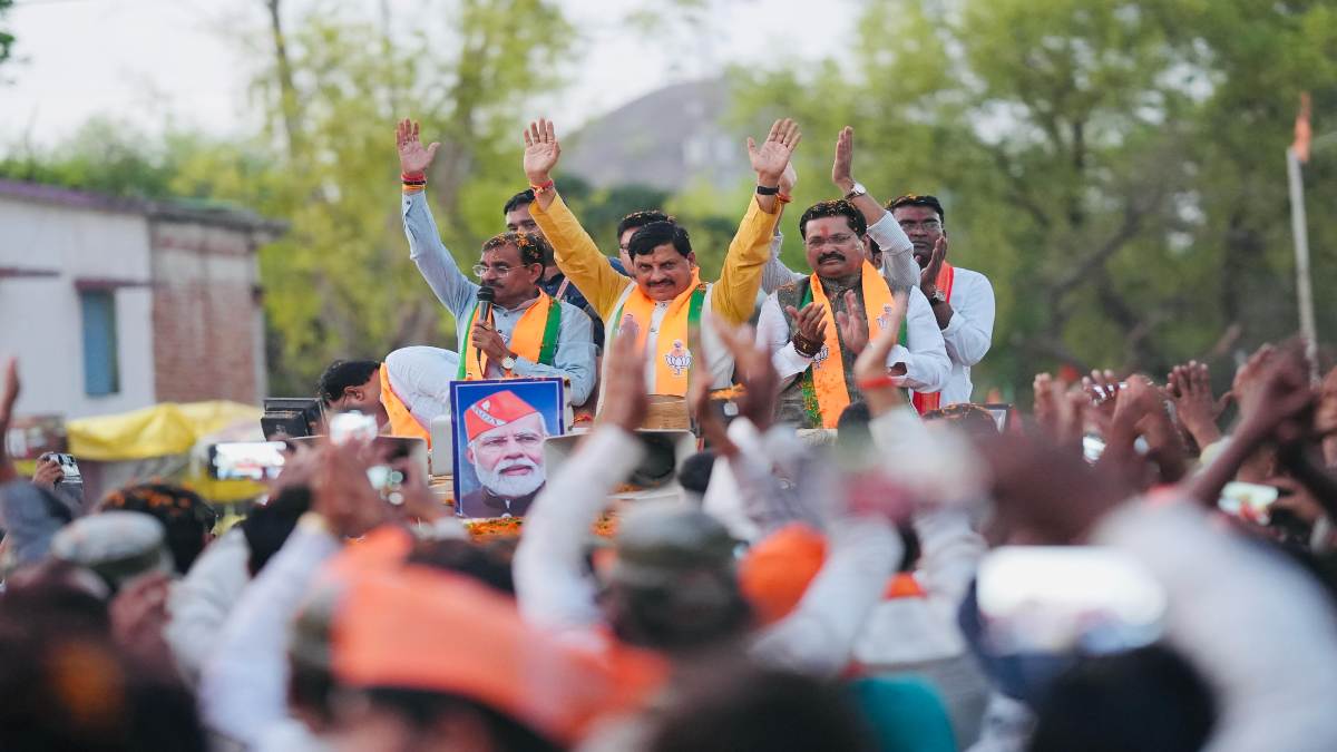 पन्ना में CM मोहन का रोड शो: बोले- खजुराहो में कांग्रेस पहले ही मैदान छोड़कर भाग चुकी, भिंड में भी किया चुनाव प्रचार, छतरपुर में VD शर्मा ने बाइक से किया जनसंपर्क
