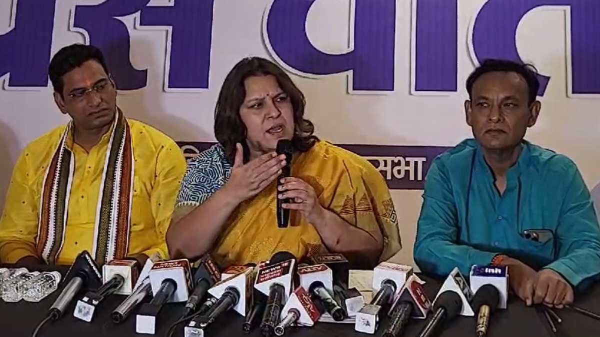 Congress प्रवक्ता सुप्रिया श्रीनेत ने नक्सलियों को शहीद बताए जाने वाले बयान पर दी सफाई, कहा- ”भाजपा की फेक न्यूज फैक्ट्री मेरे बयान को गलत तरीके से चला रही”