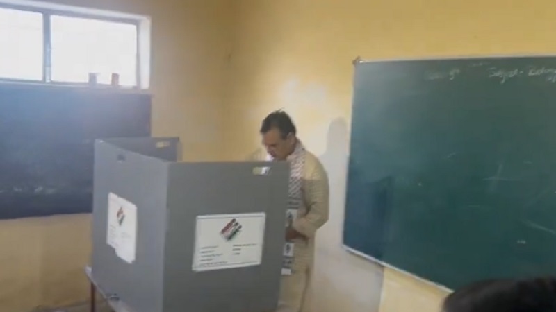 Rajasthan Lok Sabha Election: जयपुर में वोट डालने के बाद सीएम भजनलाल शर्मा का बयान- 2014 और 2019 का इतिहास दोहराएगा राजस्थान