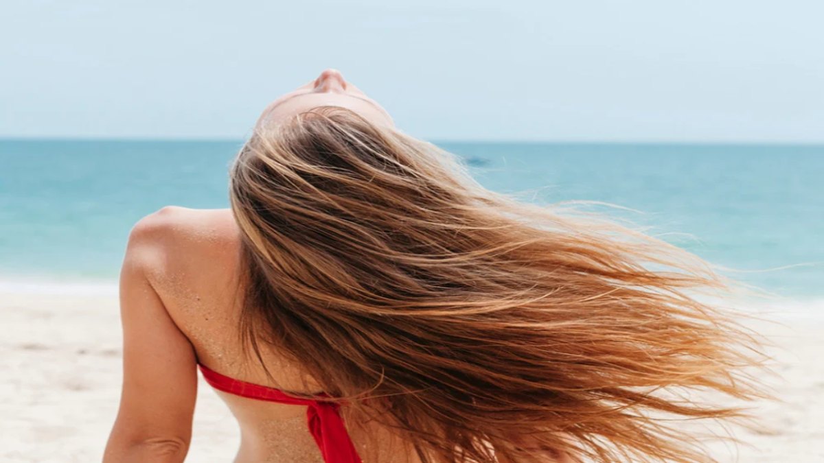 Hair Care Tips For Summers : चिलचिलाती धूप से हो रहे आपके बाल खराब, तो इन 8 टिप्स की मदद से करें इनकी देखभाल…