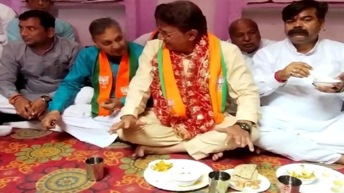 BJP प्रत्याशी अरुण गोविल पहुंचे दलित के घर खाना खाने, फोटाे खिंचवाई, लेकिन थाली को छुआ तक नहीं! Video वायरल
