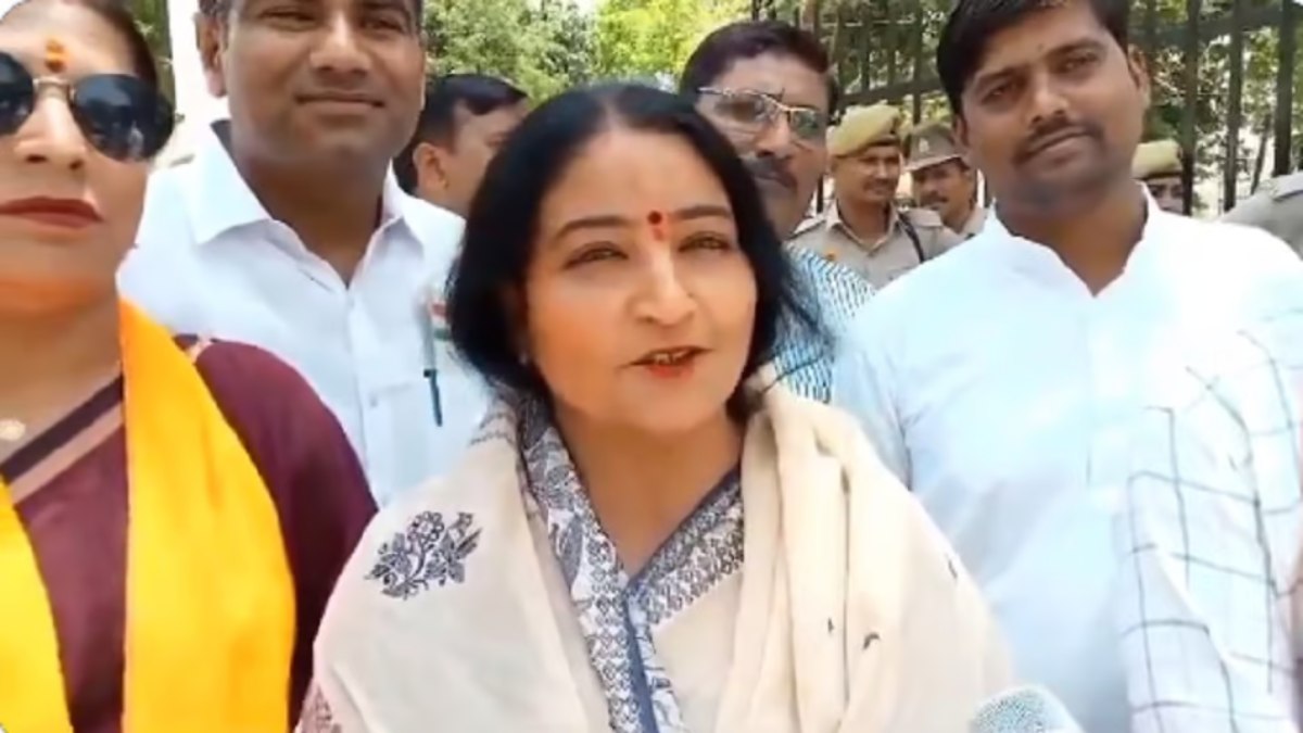 Lok Sabha Election 2024 : भाजपा प्रत्याशी की पत्नी ने पति के खिलाफ खोला मोर्चा, निर्दलीय भरा नामांकन