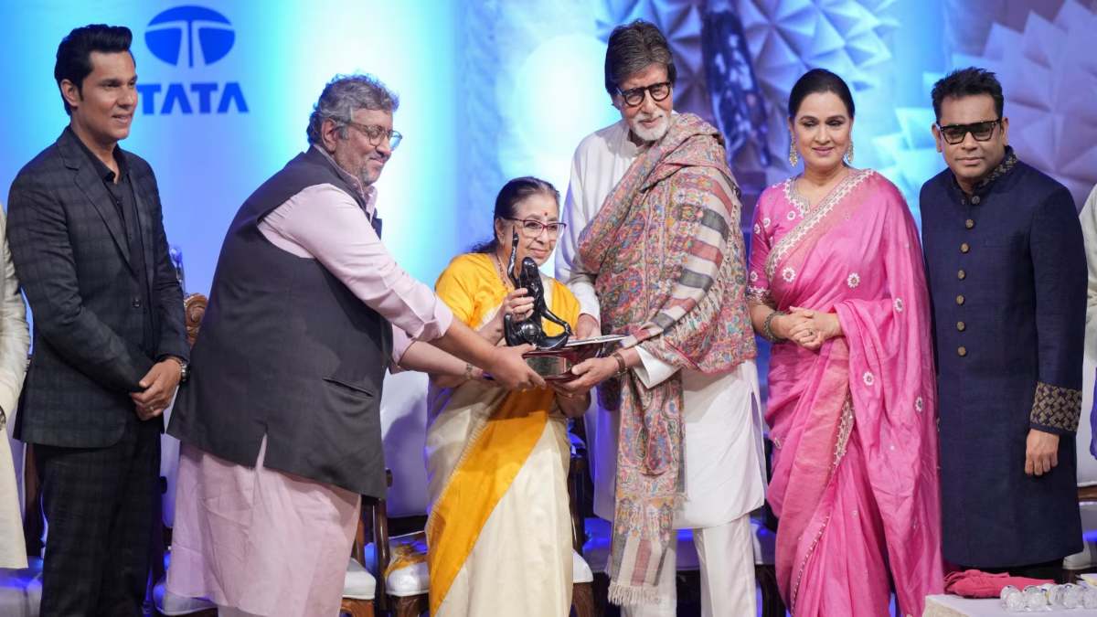 ‘लता दीनानाथ मंगेशकर पुरस्कार’ से सम्मानित हुए Amitabh Bachchan, कहा – खुद को इस पुरस्कार के लायक नहीं समझा था …