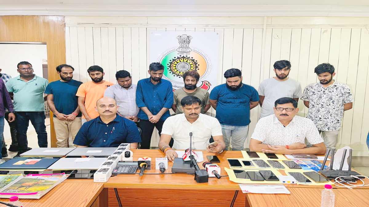 Raipur News : आईपीएल में सट्‌टा खिलाने वाले 8 सटोरिए गोवा से गिरफ्तार, करोड़ों की लेन-देन, 4 लैपटॉप, 27 मोबाइल, 11 एटीएम कार्ड जब्त