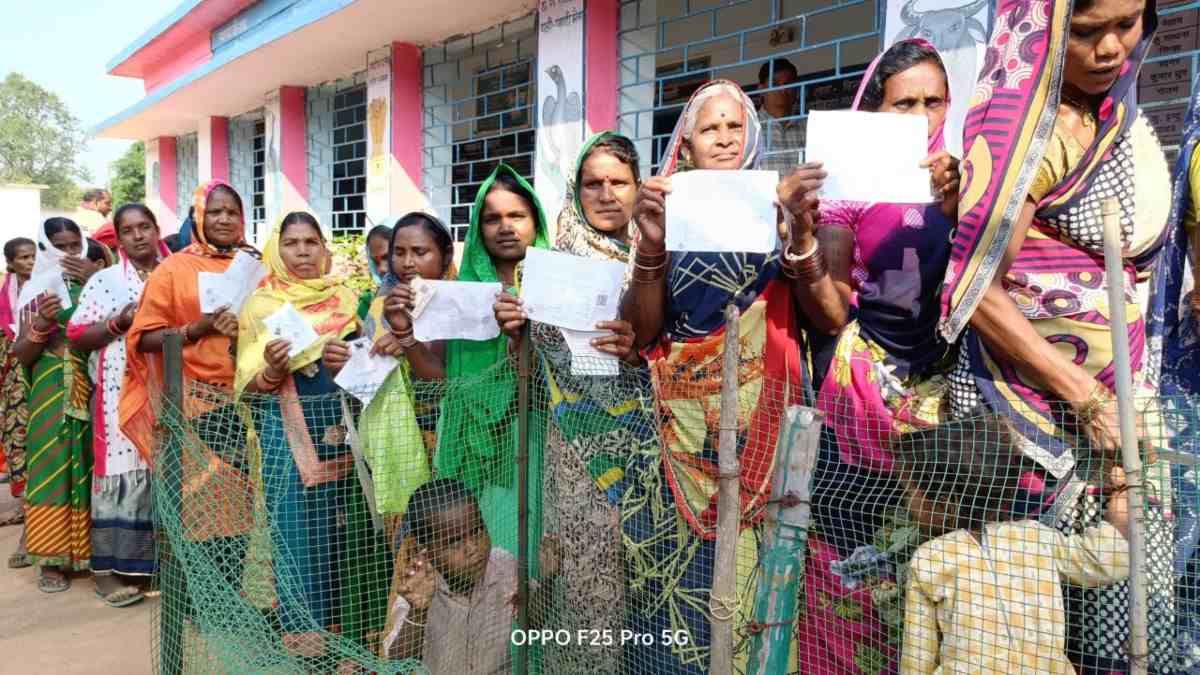 बुलेट पर भारी पड़ा बैलेट : बिंद्रानवागढ़ में सबसे ज्यादा 81.19 % मतदान, गांवों में चुनाव बहिष्कार का एलान और नक्सली धमकी के बावजूद खूब पड़े वोट