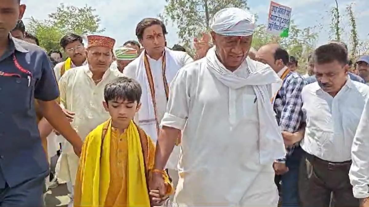 चुनाव प्रचार में राघौगढ़ राजघराने की तीन पीढ़ी एक साथ: दिग्विजय सिंह के लिए मैदान में उतरे बेटा और पोता