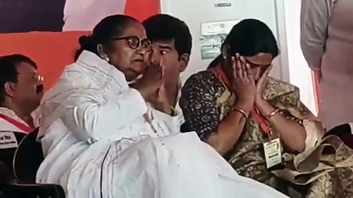 BJP सांसद का Video वायरल, टिकट कटने के बाद मंच पर ही फूट-फूटकर रोने लगीं MP, देखें वीडियो