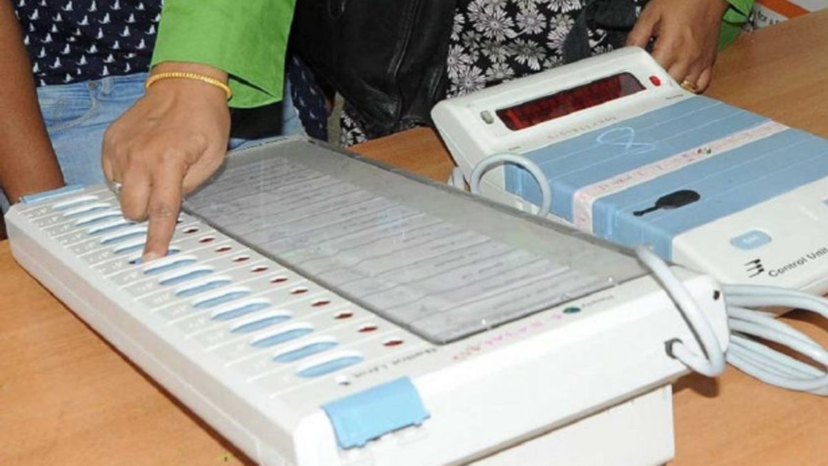 लोकसभा चुनाव 2024 : पहले चरण के लिए वोटिंग शुरू, कई जगहों पर EVM मशीन खराब, लोग परेशान