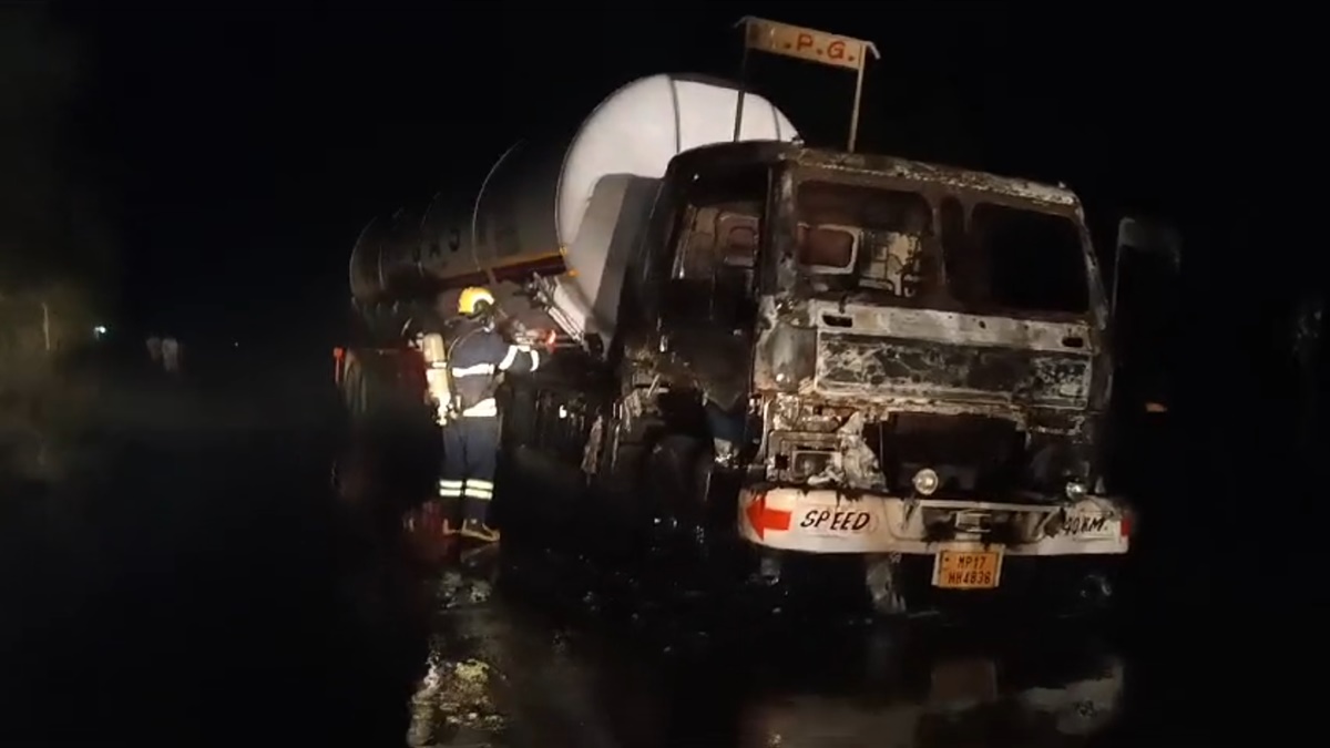 LPG टैंकर के केबिन में लगी भीषण आग: चालक ने कूदकर बचाई जान, बड़ा हादसा टला