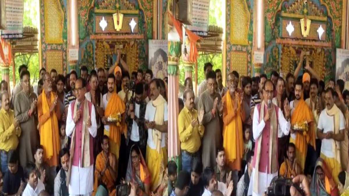 राम जन्मोत्सव पर शिवराज ने थामा माइक: भजनों से मंदिर में बांधा समां, भक्ति में लीन हुए श्रद्धालु