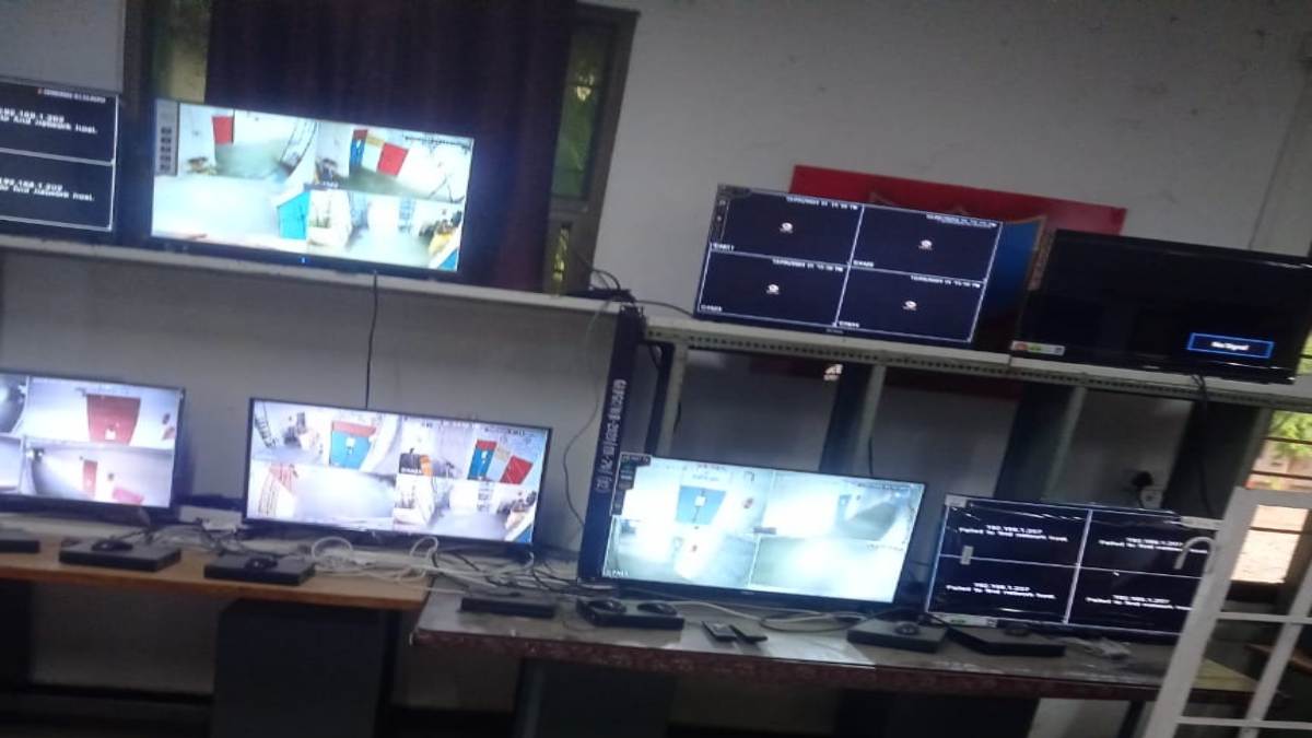 आकाशीय बिजली गिरने से स्ट्रांग रूम के CCTV कैमरे हुए बंद, नकुल नाथ ने की सुरक्षा बढ़ाने की मांग