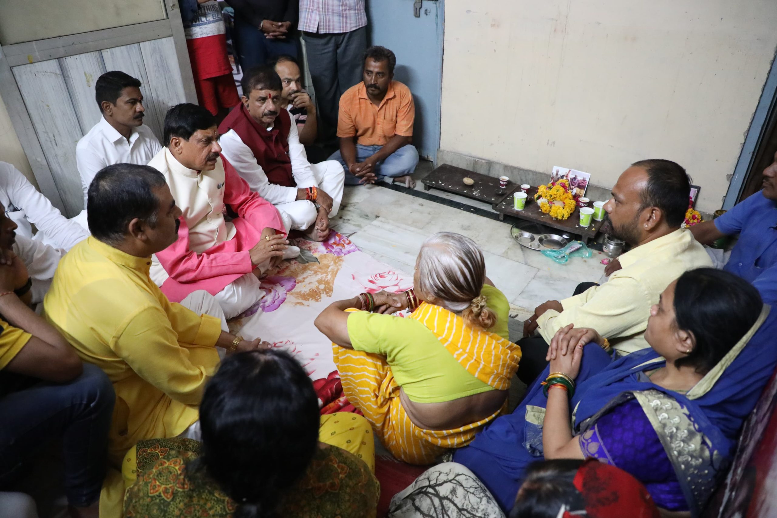 सलकनपुर सड़क हादसा: मृतकों के परिवार से मिले CM मोहन, 4-4 लाख रुपये की आर्थिक सहायता की घोषणा, घायलों के उचित इलाज के निर्देश