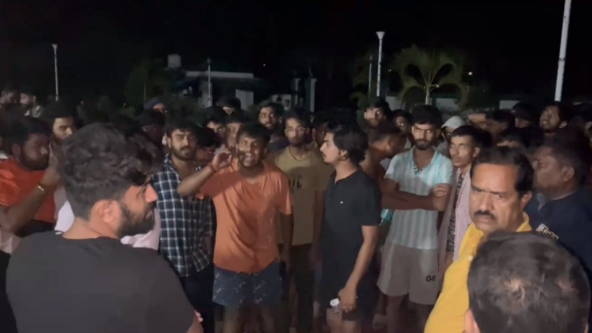 IGNTU में छात्रों का फूटा गुस्सा: देर रात कुलपति निवास का किया घेराव, बिजली पानी की समस्या से जूझ रहे स्टूडेंट