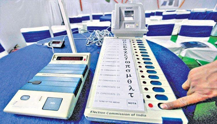 Lok Sabha Election 2024: EVM मशीन कैसे करती है काम? कौन सी कंपनी इसे बनाती है.. जानिए कीमत और आपके तमाम सवालों के जवाब!
