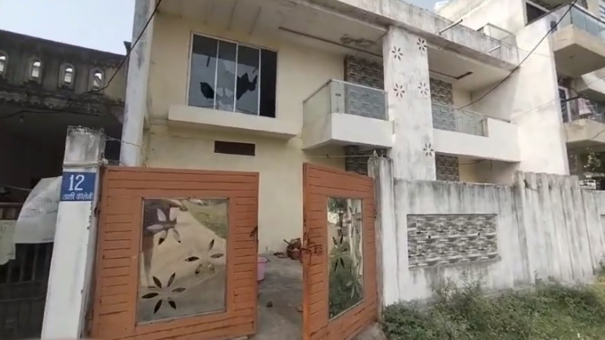 मुस्लिम से हिंदू बने शख्स के घर पर पथराव: जान से मारने की मिली धमकी, पीड़ित ने पुलिस से मांगी सुरक्षा