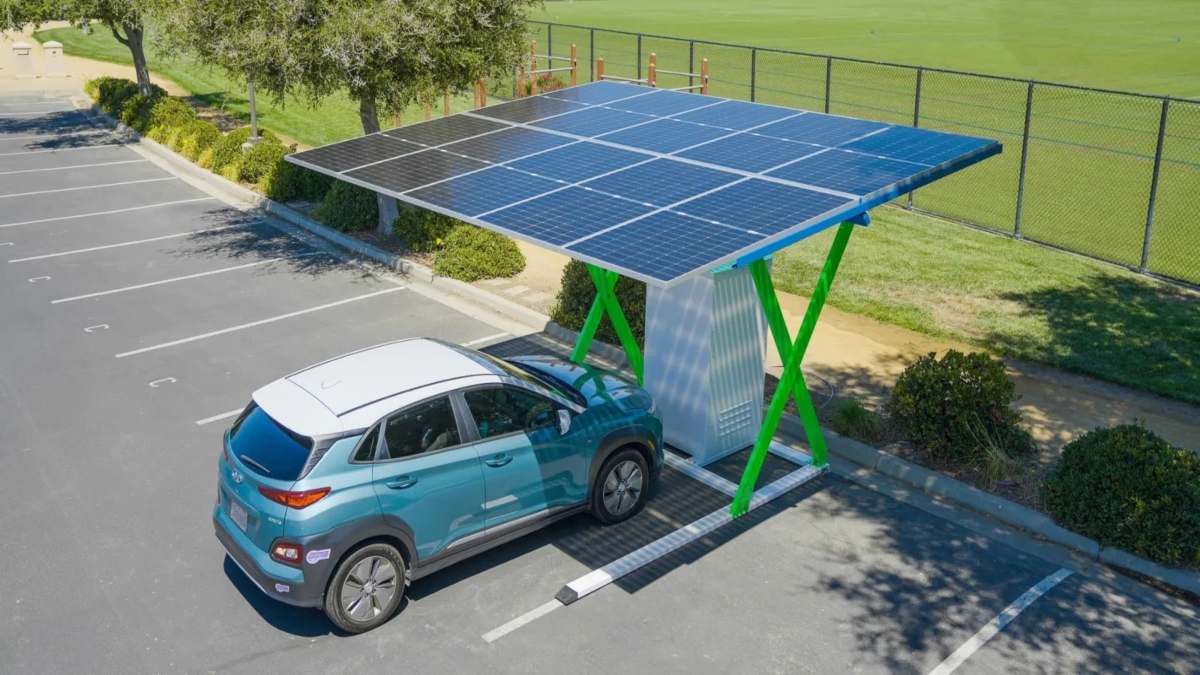 अब Solar Energy से चार्ज हो सकती है Electric Car, होगी पैसे की बचत, जानें कैसे …