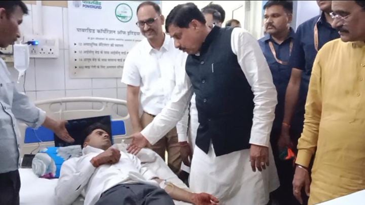 CM मोहन पहुंचे जयारोग्य अस्पताल, बस हादसे में घायल जवानों से की मुलाकात, जाना हाल