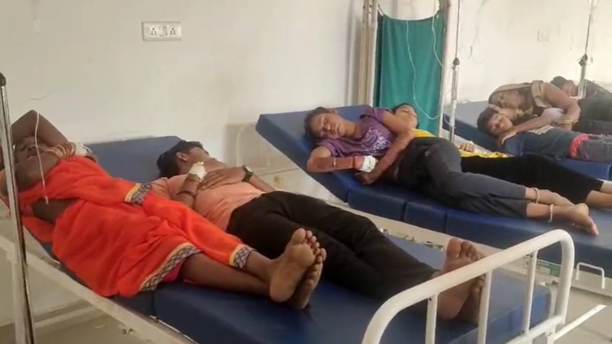 बड़ी खबर : प्रसाद खाने से 100 से अधिक लोगों की बिगड़ी तबीयत, आनन फानन में कराया गया अस्पताल में भर्ती