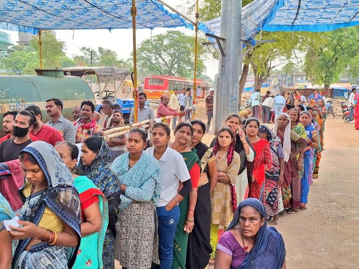 Lok Sabha Election 2024 Phase 3 Voting: दोपहर तीन बजे तक 51 प्रतिशत मतदान, सबसे ज्यादा पश्चिम बंगाल में 63.11% ने डाला वोट, जानिए किस राज्य में कितना पड़ा वोट