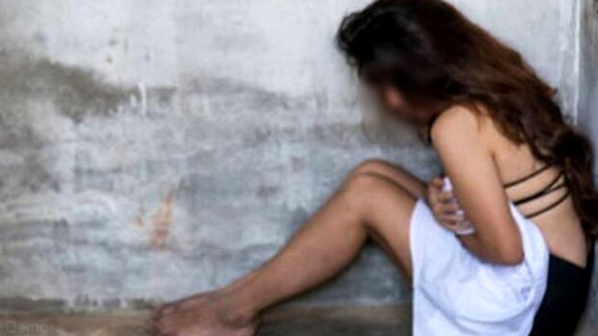 छात्रा के उतारे कपड़े, प्राइवेट पार्ट में डाल दिया डंडा, 3 लोगों ने मिलकर किया ये काम, दर्द से कराहती हुई पहुंची SP ऑफिस