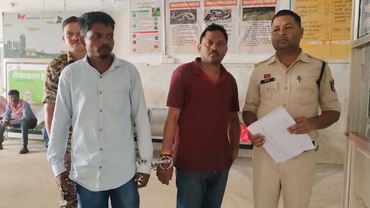 वाड्रफनगर जनपद पीएफ घोटाला : कर्मचारियों के पीएफ एकाउंट से उड़ाए 12 लाख रुपए, कम्प्यूटर ऑपरेटर और लेखापाल गिरफ्तार