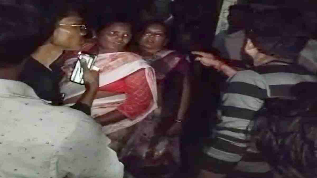 रायपुर में धर्मांतरण को लेकर बवाल : आधी रात बजरंग दल ने घर में दी दबिश, 70 लोगों का धर्मांतरण कराने का आरोप, पुलिस हिरासत में 5 लोग