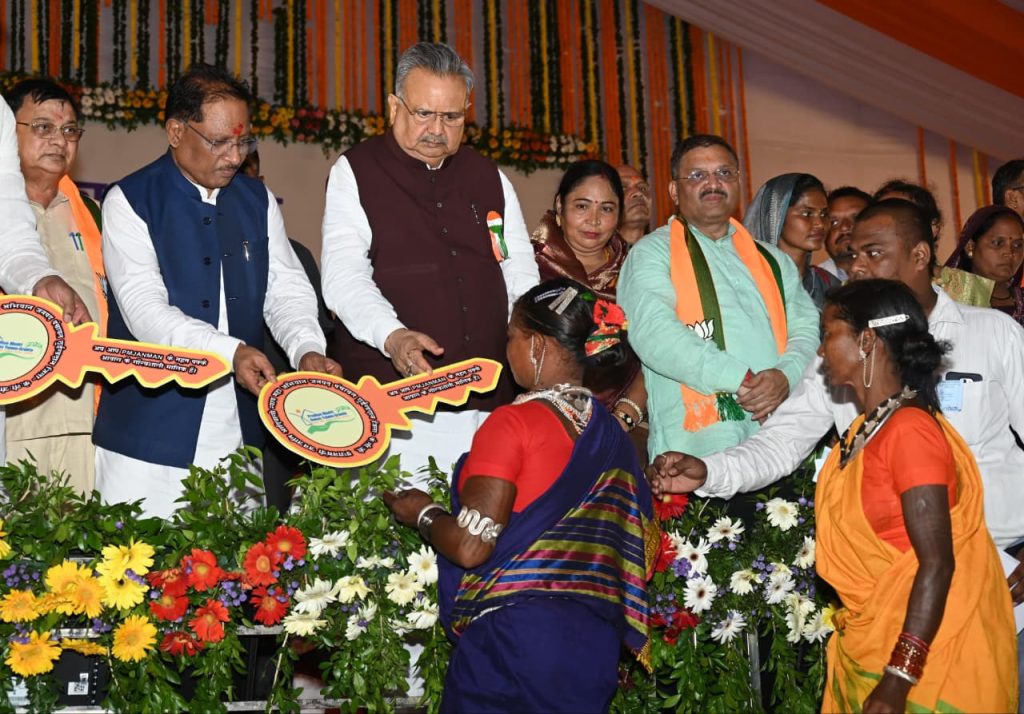 CG News: खैरागढ़ के सर्वांगीण विकास का सपना साकार, मुख्यमंत्री साय ने किया, खैरागढ़-छुईखदान-गंडई में 611.21 करोड़ रुपये के विकास कार्यों का लोकार्पण और शिलान्यास 3 WhatsApp Image 2025 08 13 at 9.14.12 PM 1