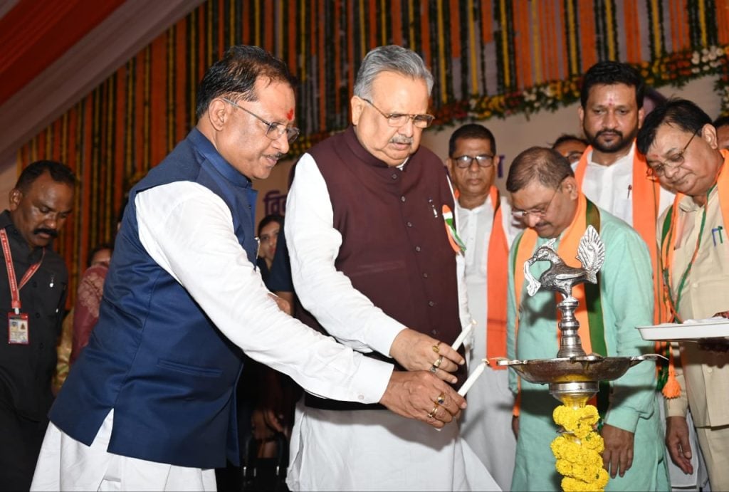 CG News: खैरागढ़ के सर्वांगीण विकास का सपना साकार, मुख्यमंत्री साय ने किया, खैरागढ़-छुईखदान-गंडई में 611.21 करोड़ रुपये के विकास कार्यों का लोकार्पण और शिलान्यास 2 WhatsApp Image 2025 08 13 at 9.14.12 PM