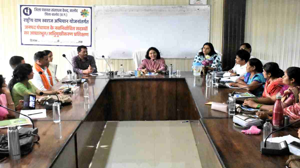 अब पेट्रोल पंपों में बिना हेलमेट वाहन चालकों को नहीं मिलेगा पेट्रोल, कलेक्टर ने जारी किया आदेश