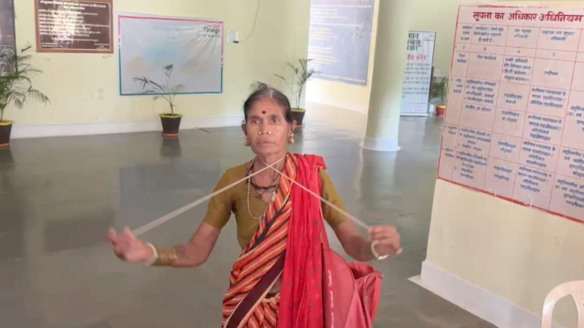 कलेक्ट्रेट में हाई-वोल्टेज ड्रामा : आत्महत्या करने रस्सी लेकर पहुंची महिला, कहा – 40 साल से जमीन के हक के लिए सरकारी दफ्तरों के लगा रही चक्कर