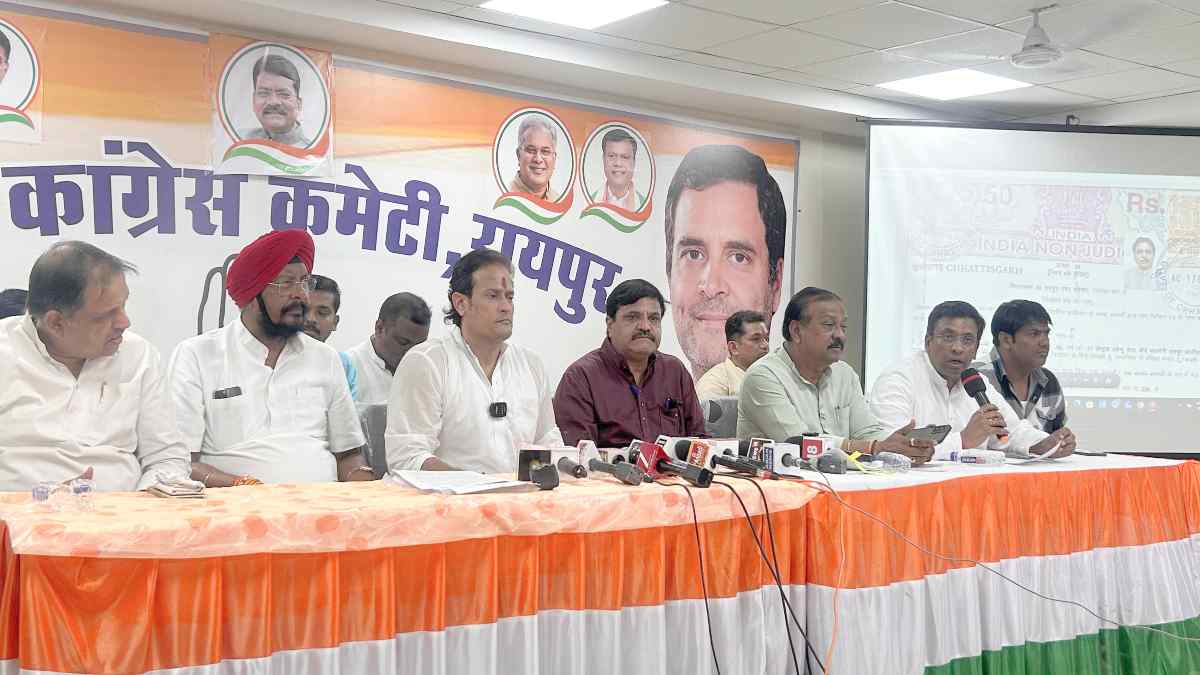 छत्तीसगढ़ में वोट चोरी का आरोप : कांग्रेस नेताओं ने कहा – भाजपा विधायक राजेश मूणत और संपत अग्रवाल का दो-दो विधानसभा के वोटर लिस्ट में है नाम, चुनाव आयाेग से की निर्वाचन शून्य करने की मांग