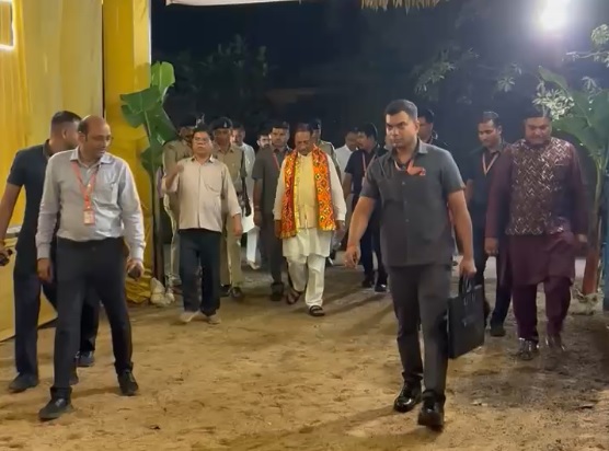 … जब मुख्यमंत्री विष्णुदेव साय ने अपना काफिला छोड़ा और पैदल ही पहुंचे गरबा पंडाल