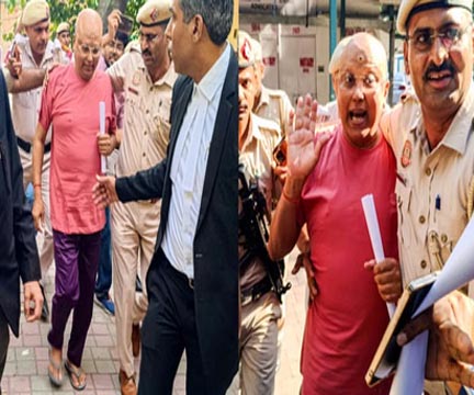 छात्राओं से यौन शोषण के आरोपी चैतन्यानंद की चैट सामने आई, महिलाओं को वादों से करके फंसाता था, फोन में मिलीं कई एयरहोस्टेस की फोटो