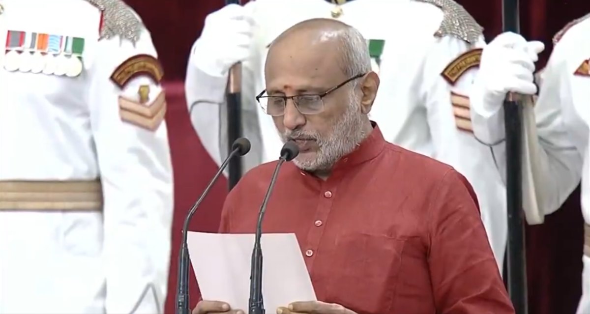 सीपी राधाकृष्णन भारत के 15वें उपराष्ट्रपति बने, राष्ट्रपति द्रौपदी मुर्मू ने दिलाई शपथ, PM मोदी-जगदीप धनखड़ भी रहे मौजूद