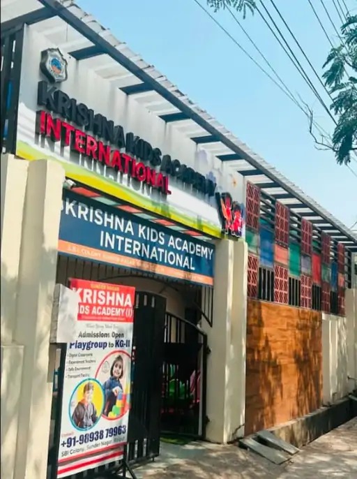6 साल की बच्ची को टीचर ने अगरबत्ती से जलाया, परिजनों के आरोप के बाद प्रबंधन ने नौकरी से निकाला 2 WhatsApp Image 2025 09 24 at 8.26.38 PM