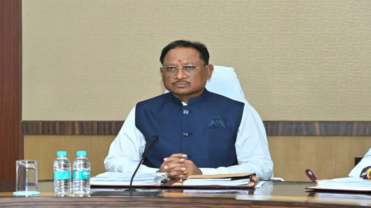 18 लाख के इनामी 12 नक्सलियों का सरेंडर : सीएम साय ने कहा – माओवादी अब हिंसा का रास्ता छोड़ मुख्यधारा में लौट रहे, डबल इंजन की सरकार 31 मार्च 2026 तक नक्सलवाद को जड़ से खत्म करने प्रतिबद्ध