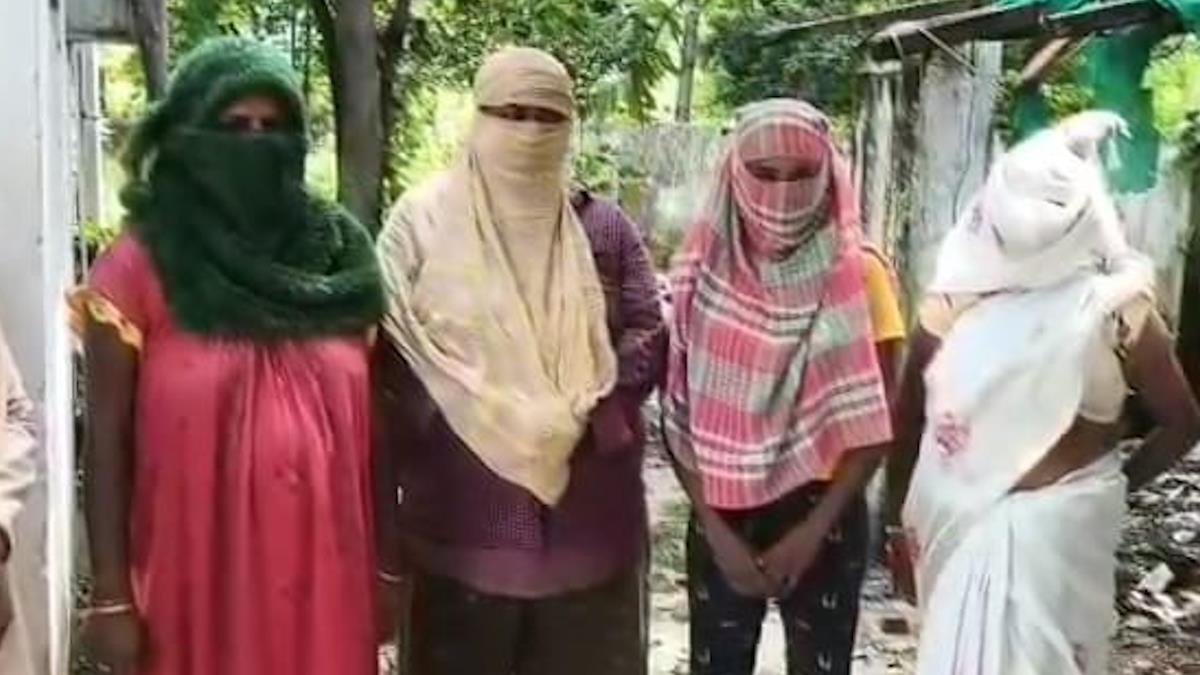 नगर पंचायत अध्यक्ष की गिरफ्तारी के बाद जागे लोग, अनैतिक कार्य में लिप्त चार महिलाओं को किया पुलिस के हवाले, कड़ी कार्रवाई की कर रहे मांग…