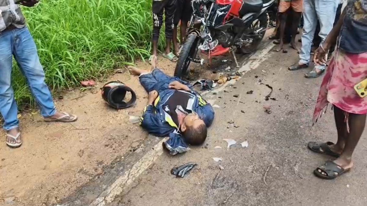 CG Accident News : जात्रा में शामिल होने जा रहे युवकों को पिकअप ने मारी ठोकर, एक की मौत