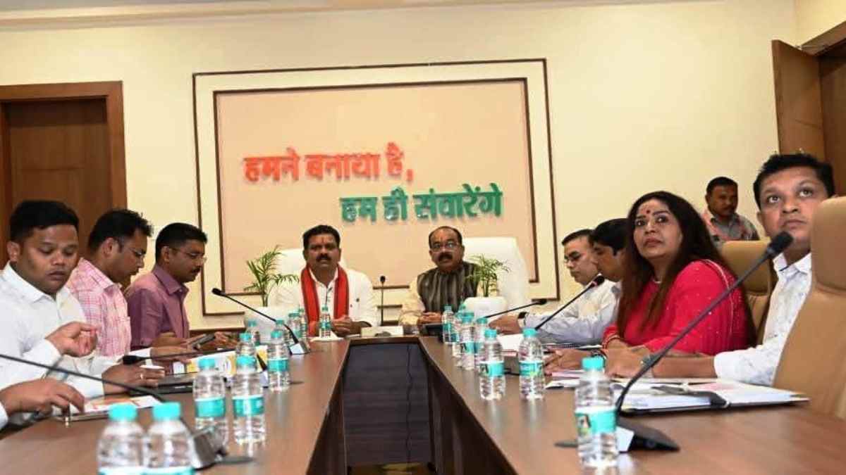 बस्तर ओलंपिक में 40 हजार से अधिक खिलाड़ी लेंगे भाग, 11 खेलों में दिखाएंगे कौशल, डिप्टी सीएम अरुण साव और विजय शर्मा ने की तैयारियों की समीक्षा