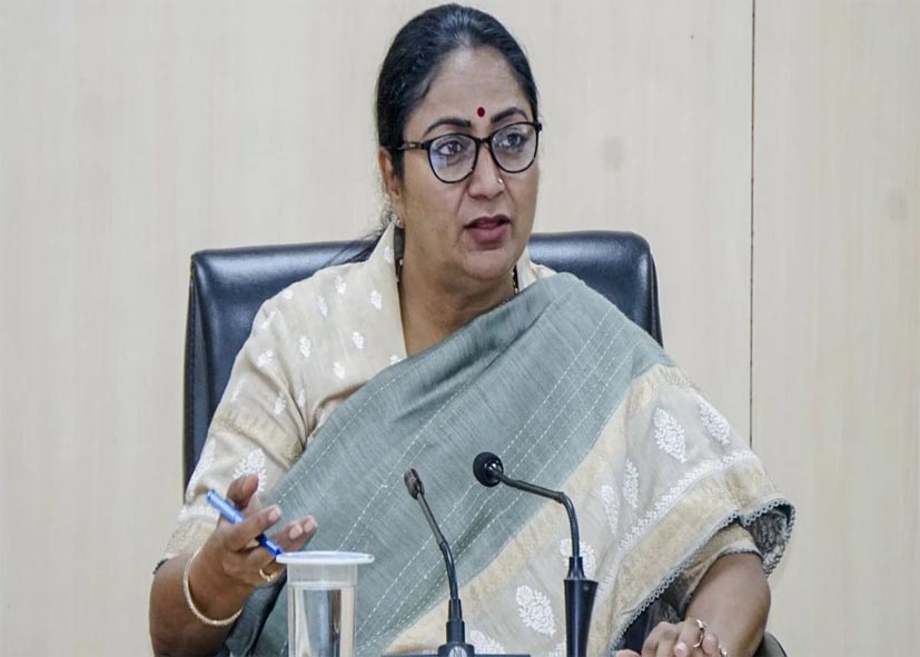 CM रेखा कॉलेज जाने वाली छात्राओं के लिए देने जा रहीं खास सुविधा, हर जिले में शुरू करेगी हॉस्टल